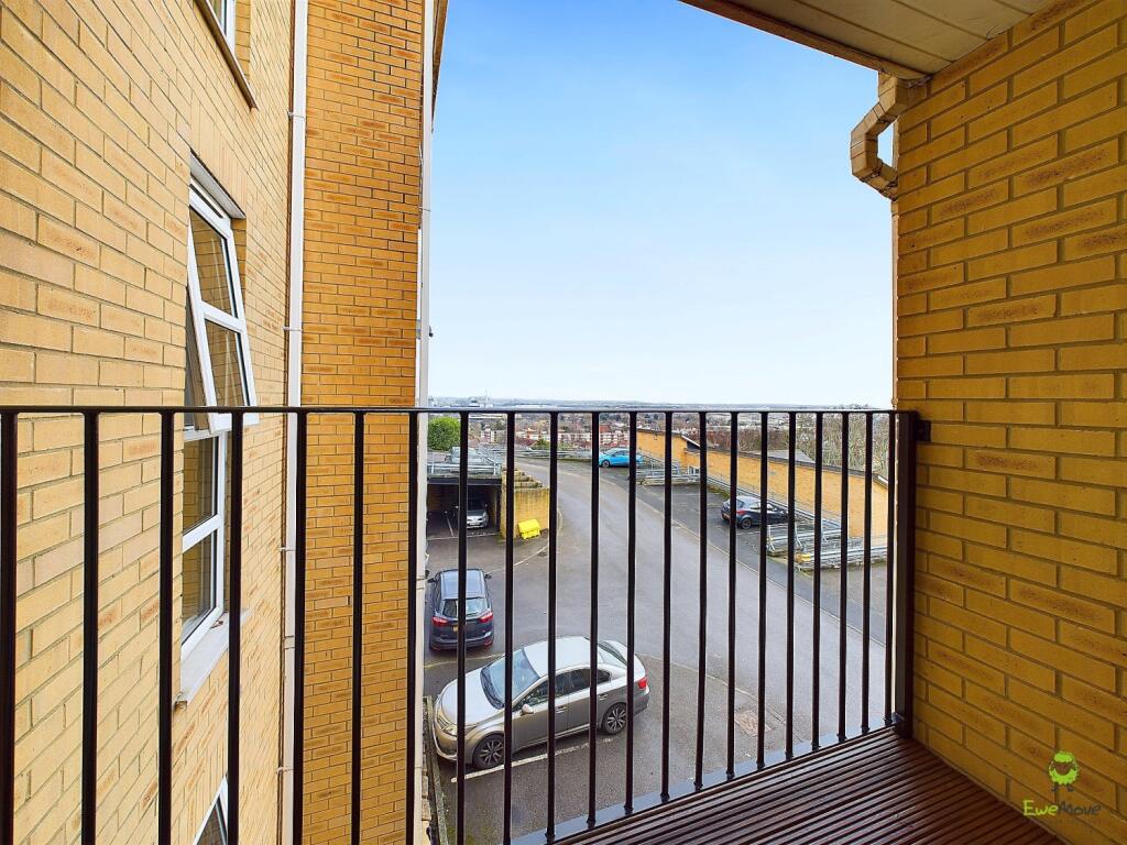 CAM04399G0-PR0030-STILL009