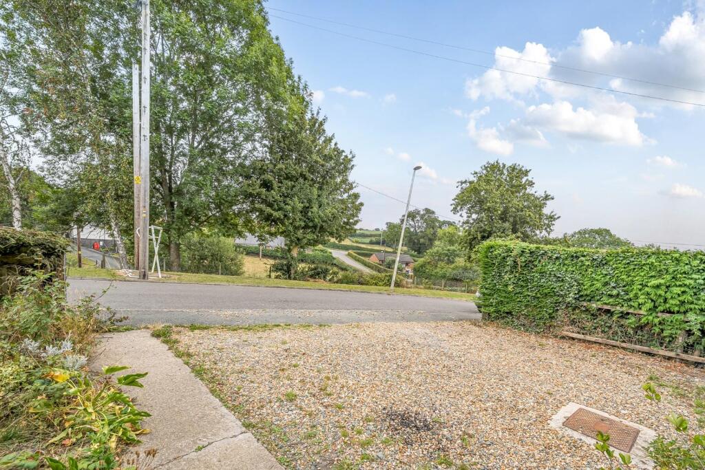 Gravelled driveway.jpg