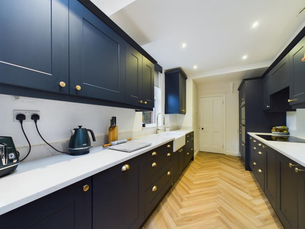 CAM02195G0-PR0064-STILL016