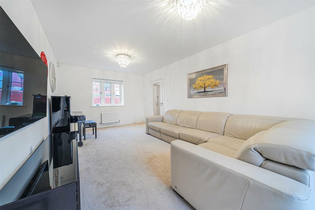 25 Cartmel Close, Towcester (14).jpg