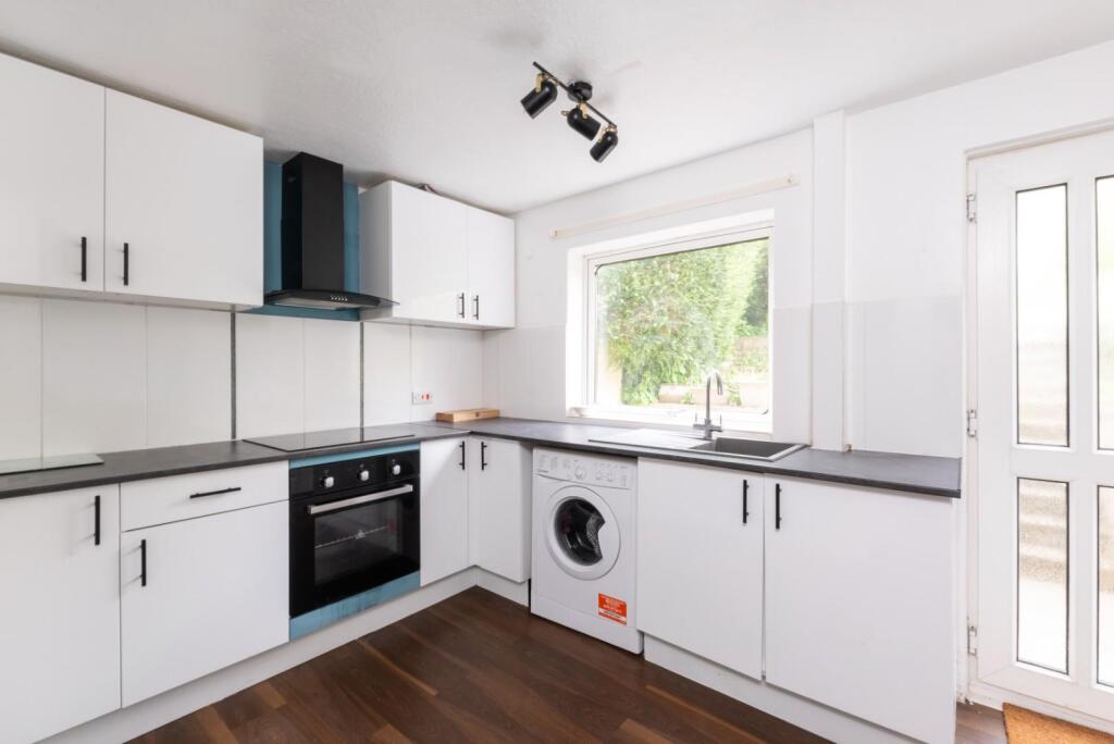 2 Eleanor Close Bath, BA2 1QL-5.jpg