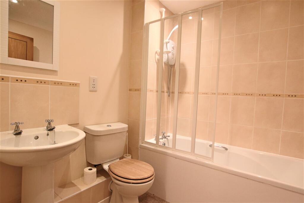 2 Venetian Views Bathroom