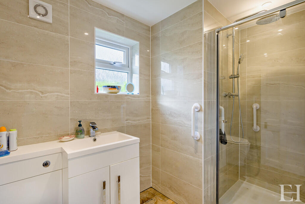 8646670-interiorW...