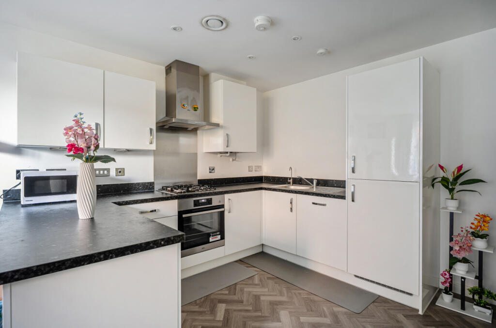 1376370-19-690a11...