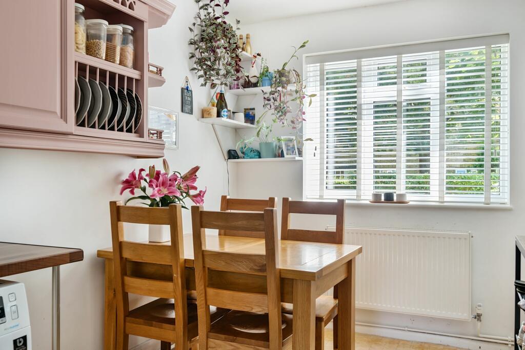 Kitchen/Dining Room (4)