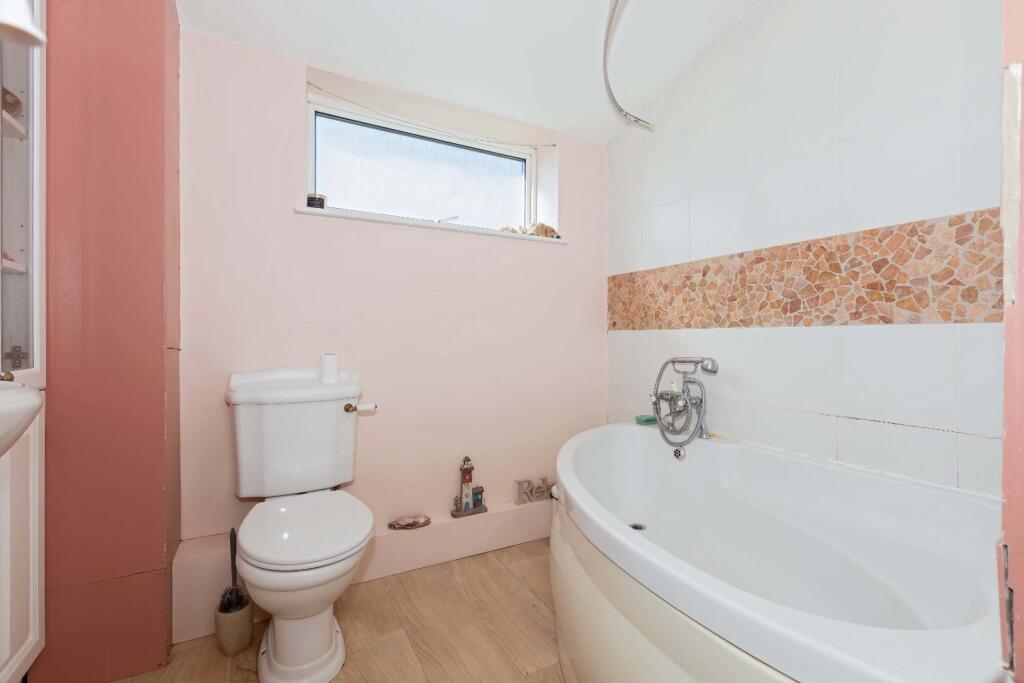 Labernum Close_2.jpg