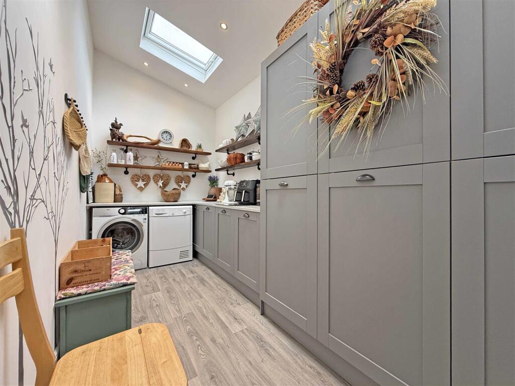 Hawkinge Gardens 34 - Utility.jpg