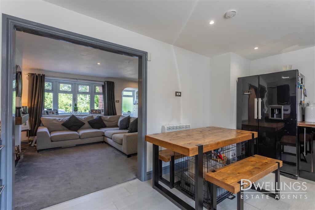 DWELEST- 8 Cheviot Close, Swadlincote, DE11 9EE-00