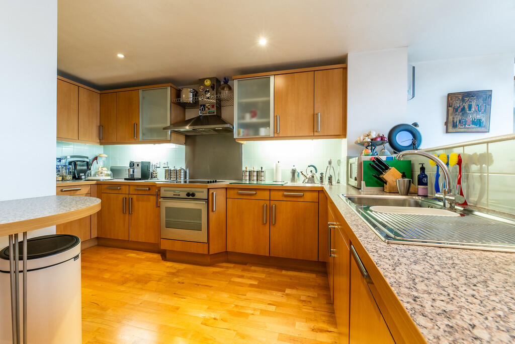 33 Kings Court 01...