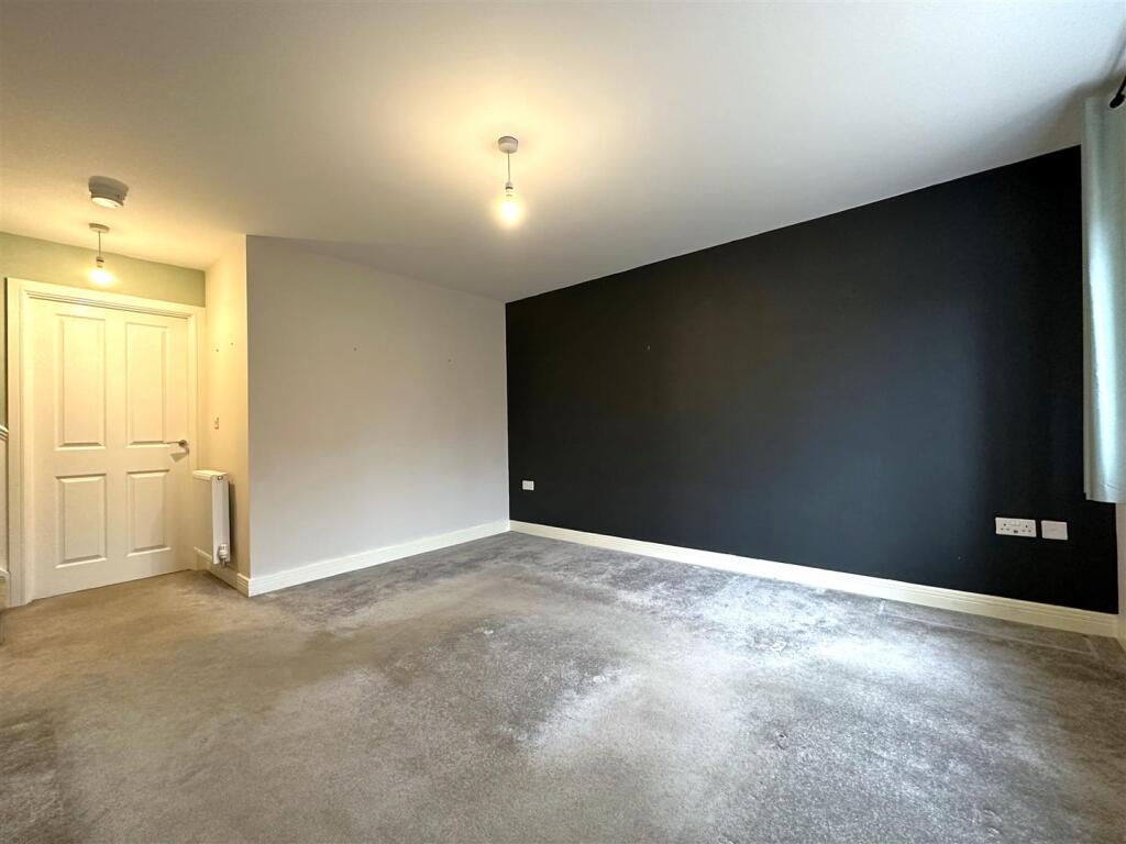 Generous Living Room 727