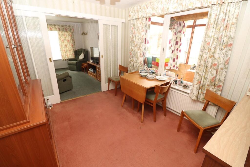 Kitchen/ Dining Room