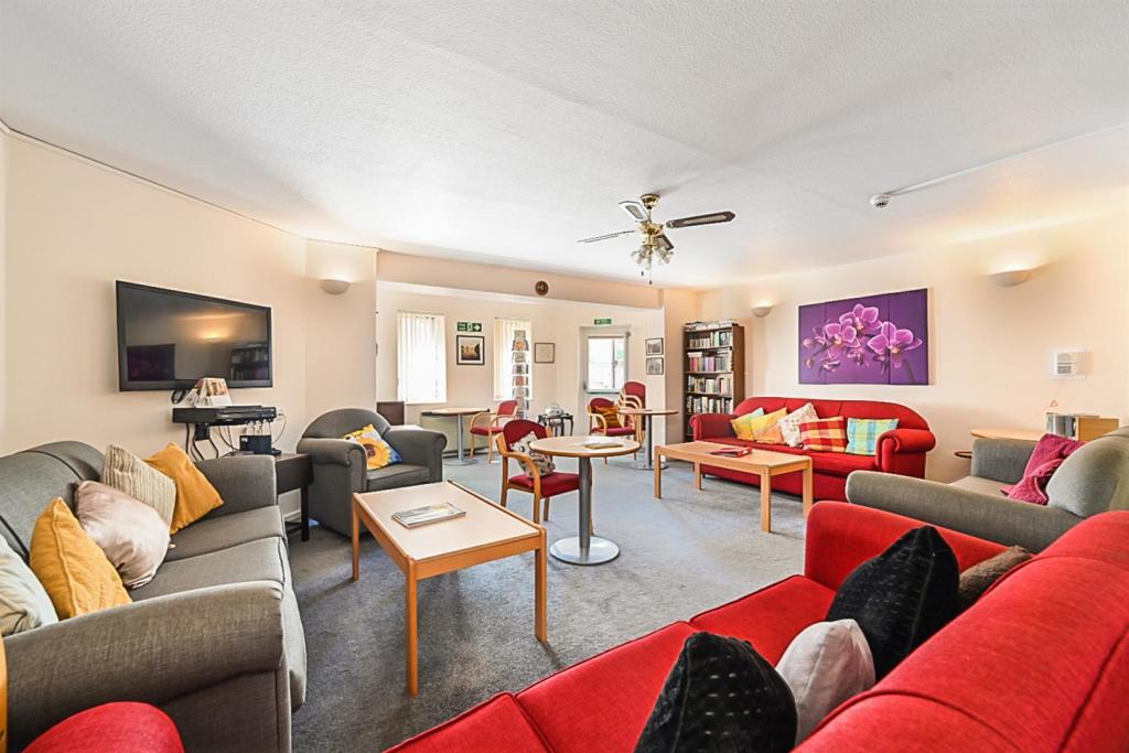 residents lounge3.jpg