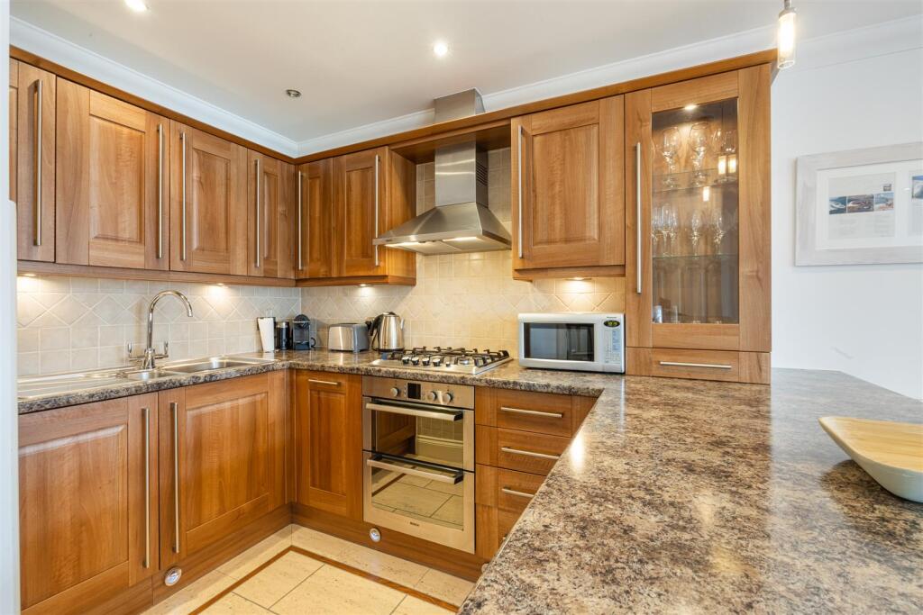 A10 - Embankment House Dartmouth, Flat 2 - 240411.