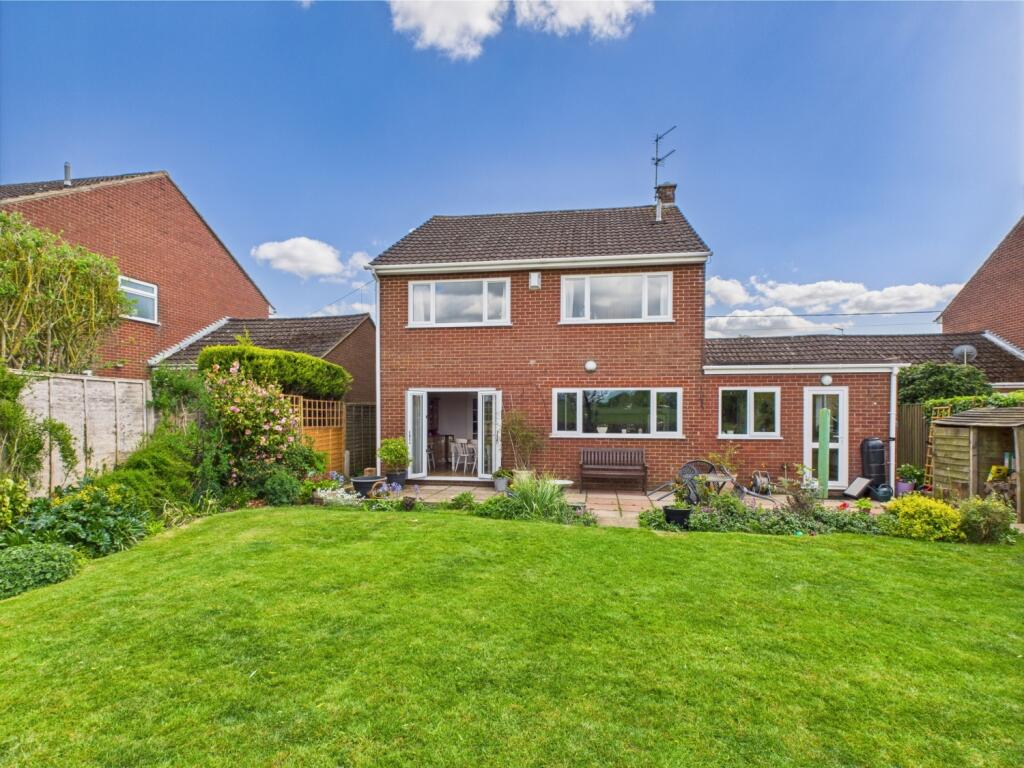 CAM02313G0-PR0082-STILL008