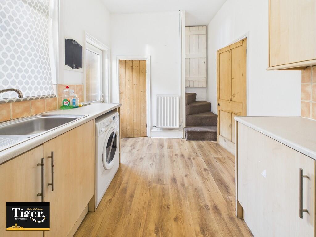 CAM02176G0-PR0779...