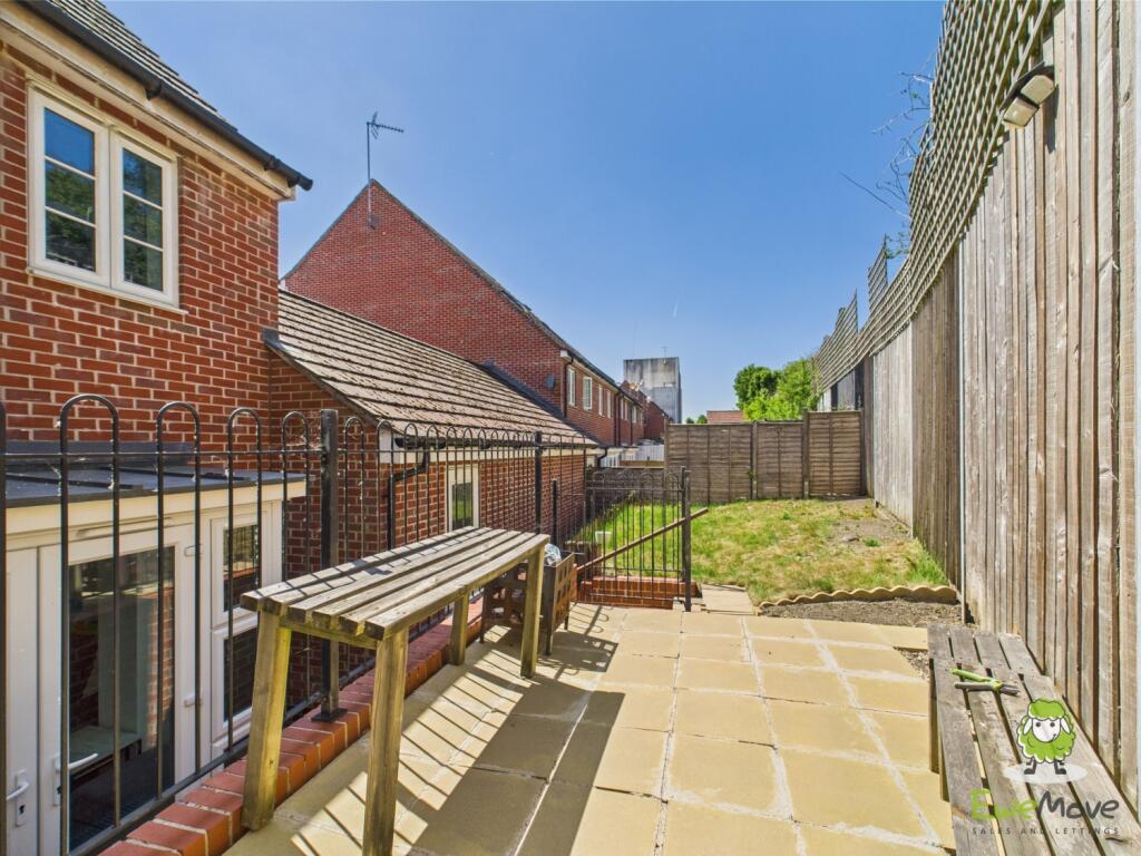 EweMove Estate Agents Basingstoke - Sinclair Drive