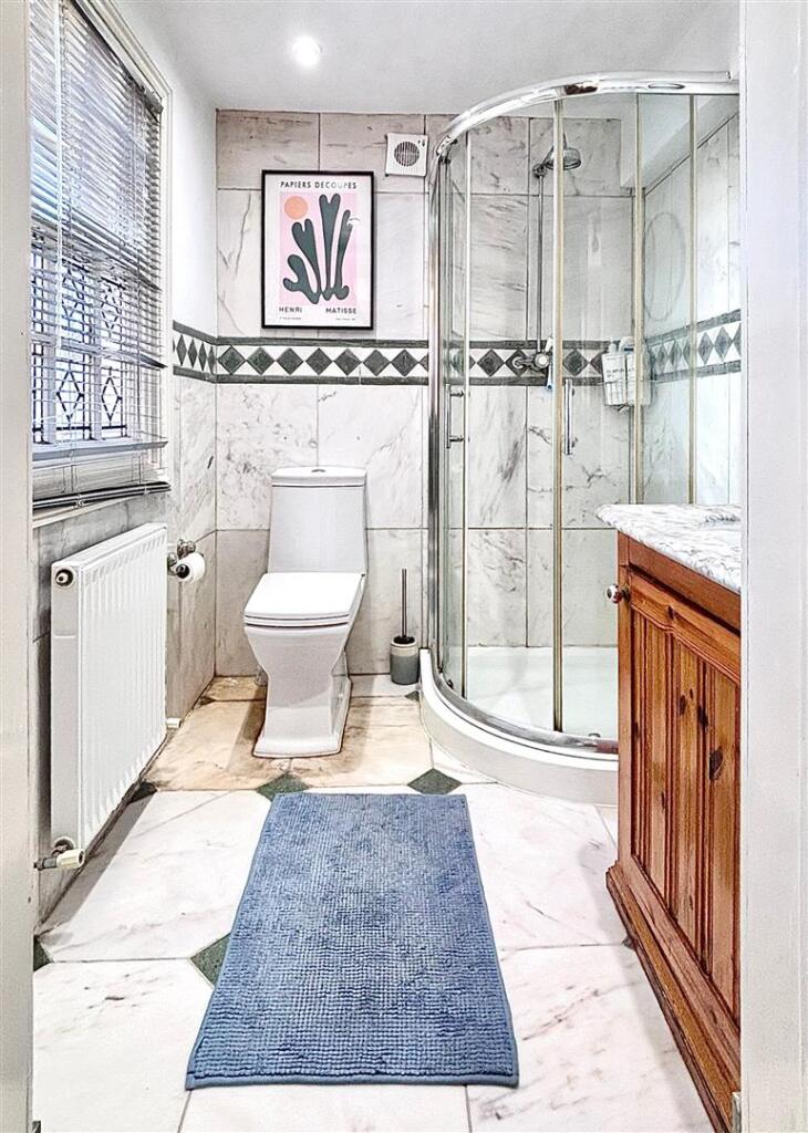 13_shower_room_01.jpg