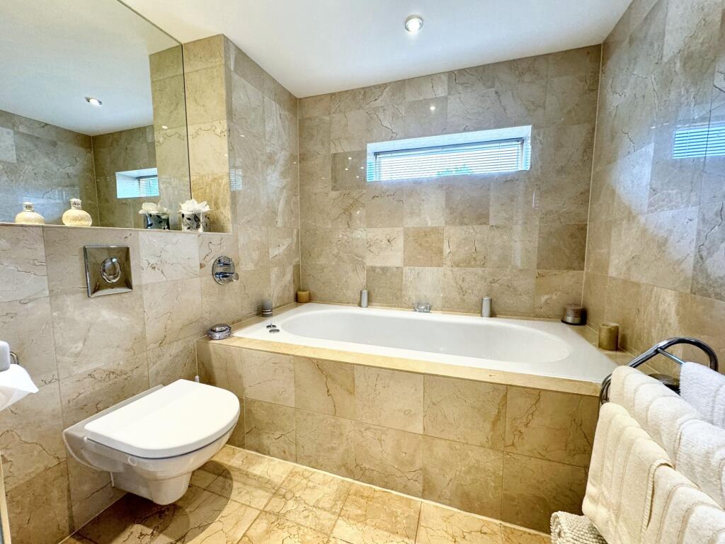 Master En-Suite
