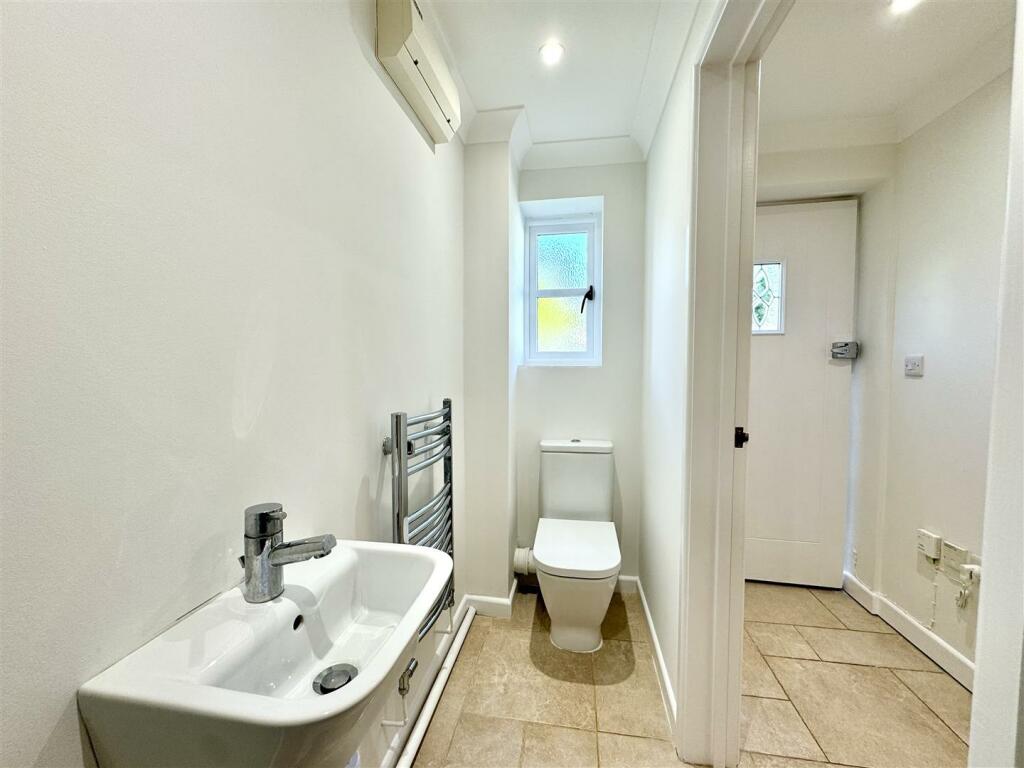 CLOAKROOM/WC