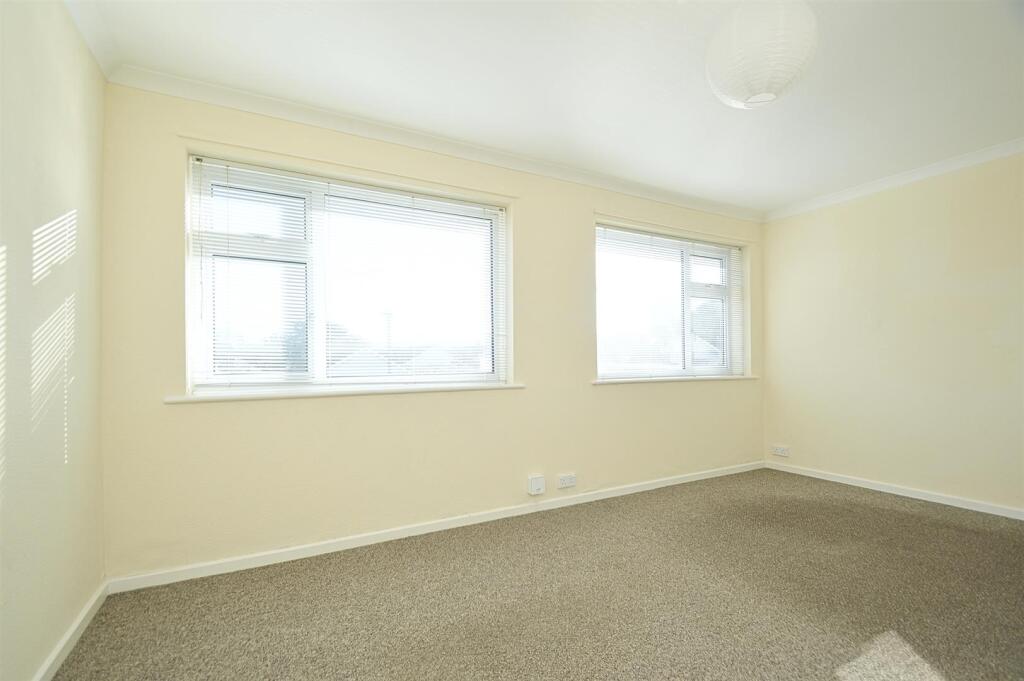 resizedLounge2.jpg