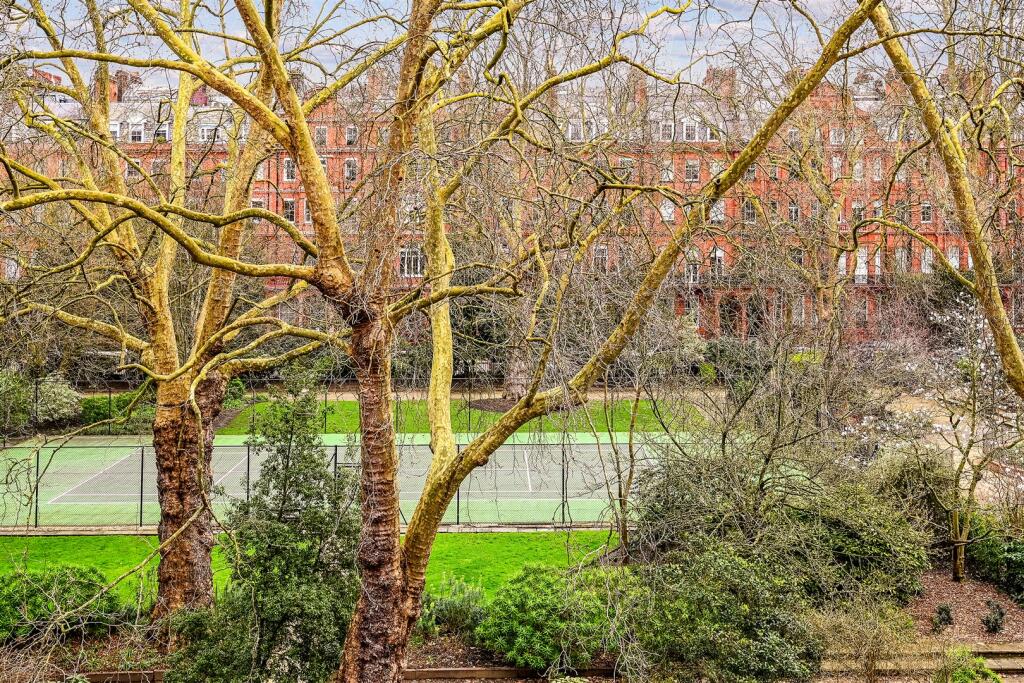 Flat FGH, 54 56 Cadogan Square (32).jpg