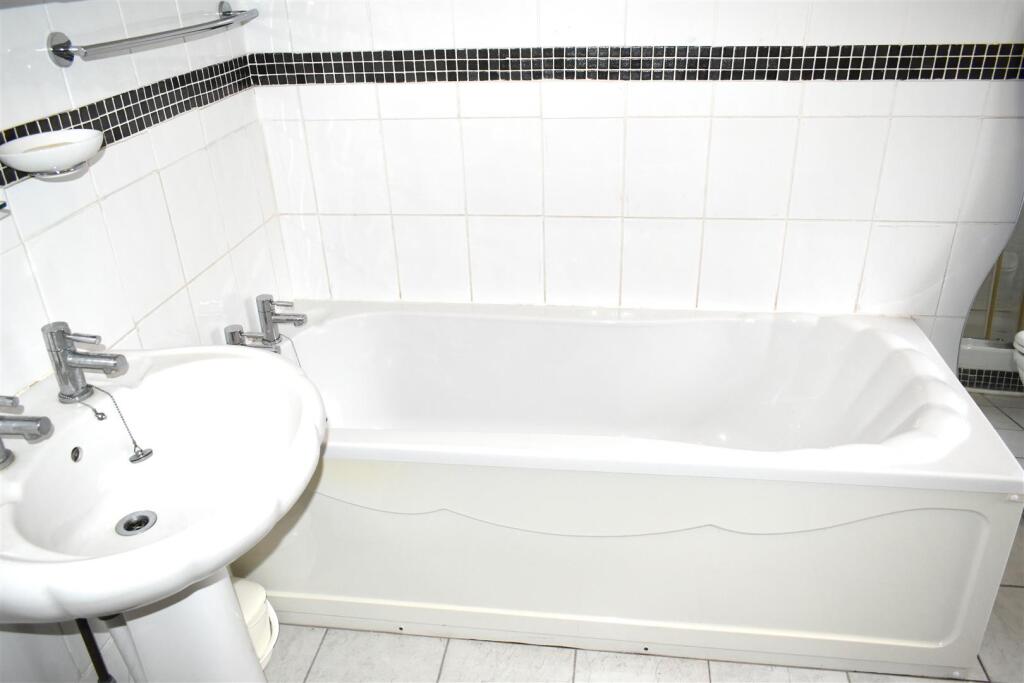 bathroom 1.JPG