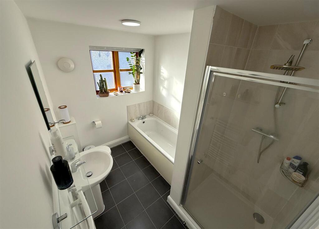 Bathroom.JPG