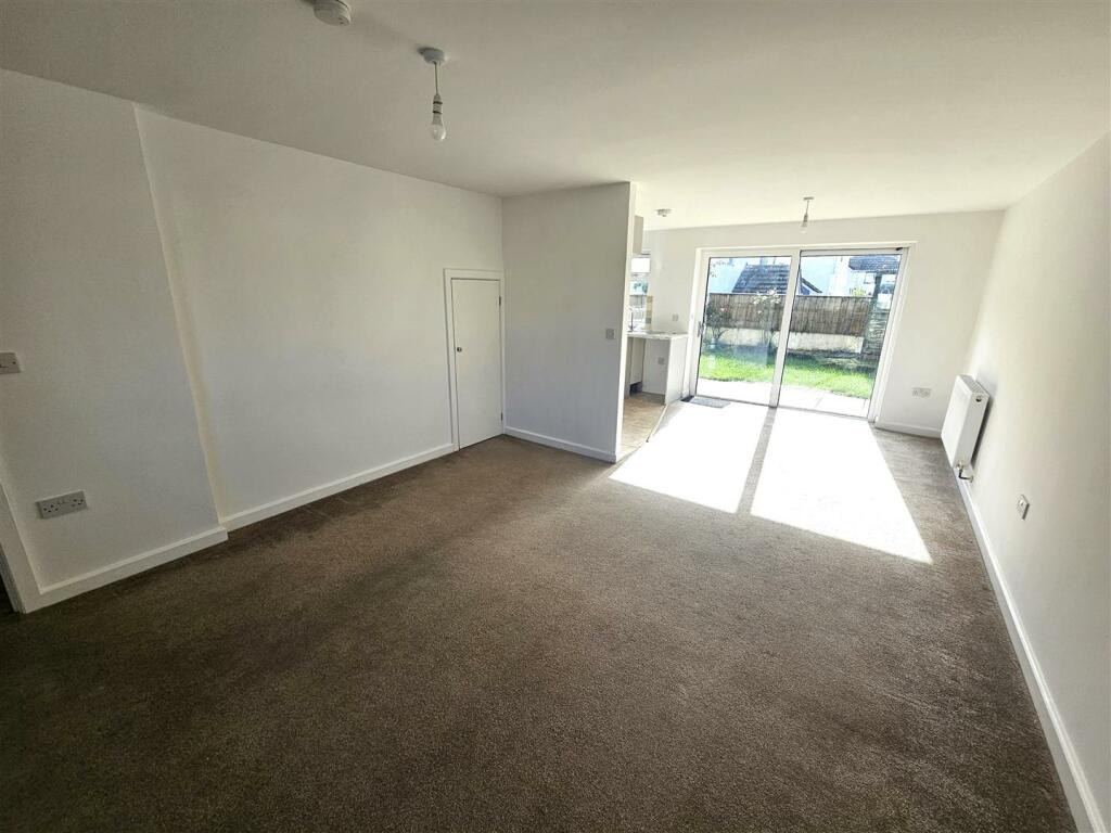 Living Room 2.jpg