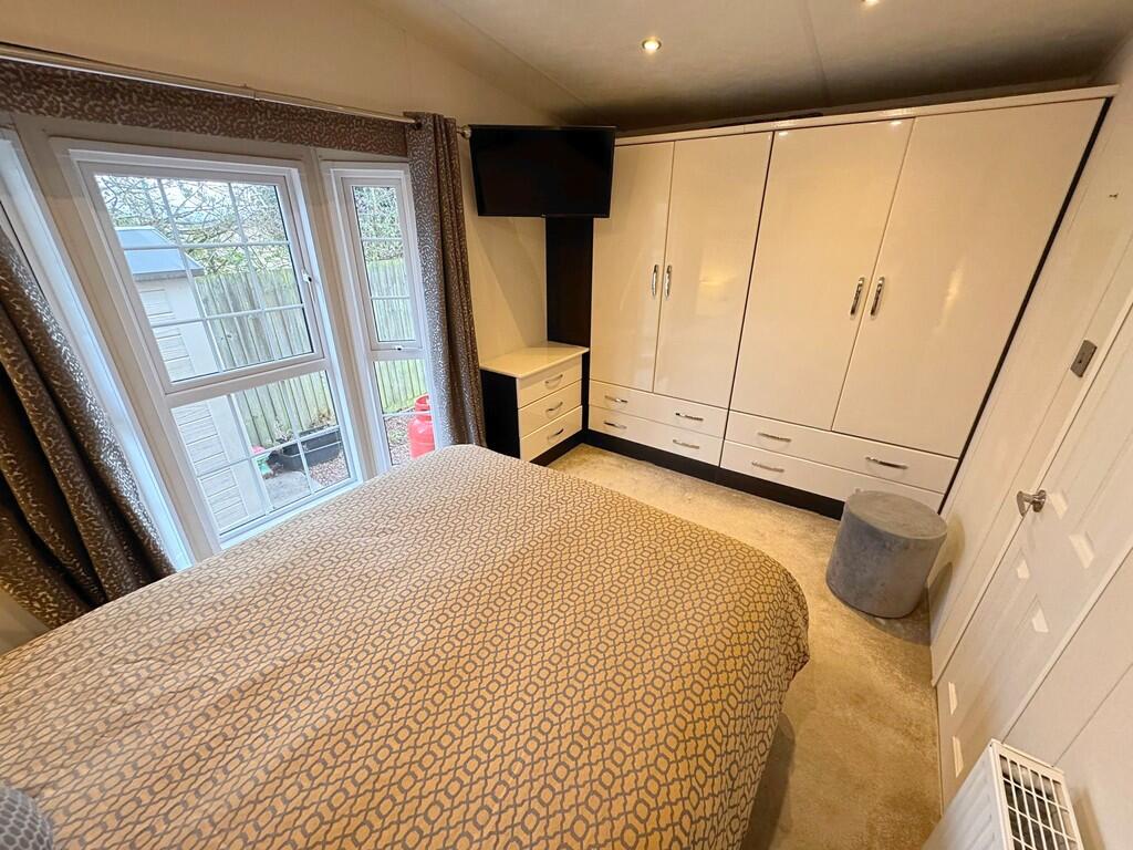 Facetune_12-01-20...