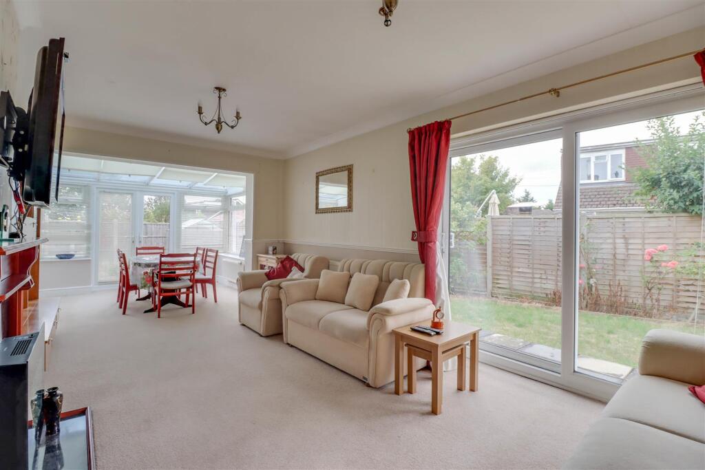 16 LONGFIELD CLOSE INSIDE-20.jpg