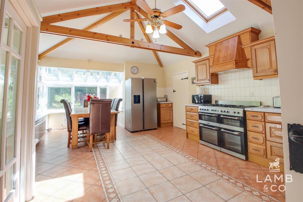 KITCHEN/ BREAKFAST ROOM