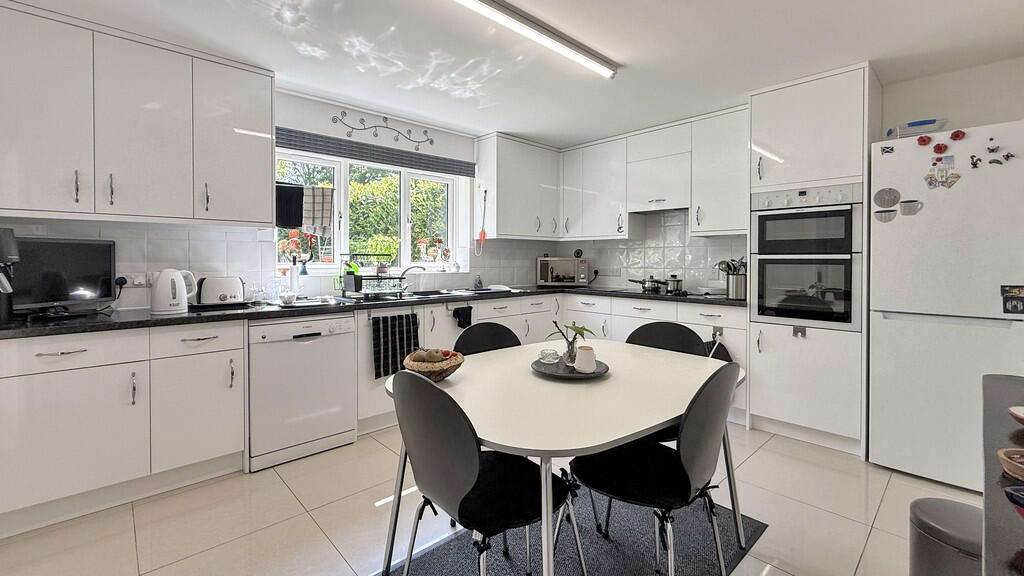 Kitchen/breakfast...