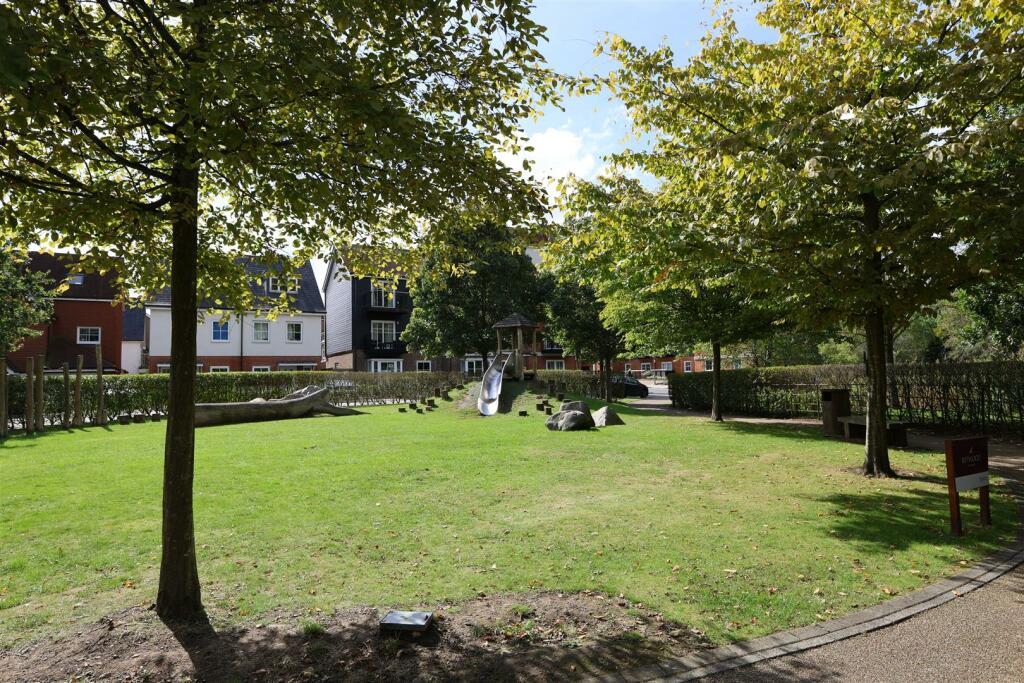 COMMUNAL PLAY AREA