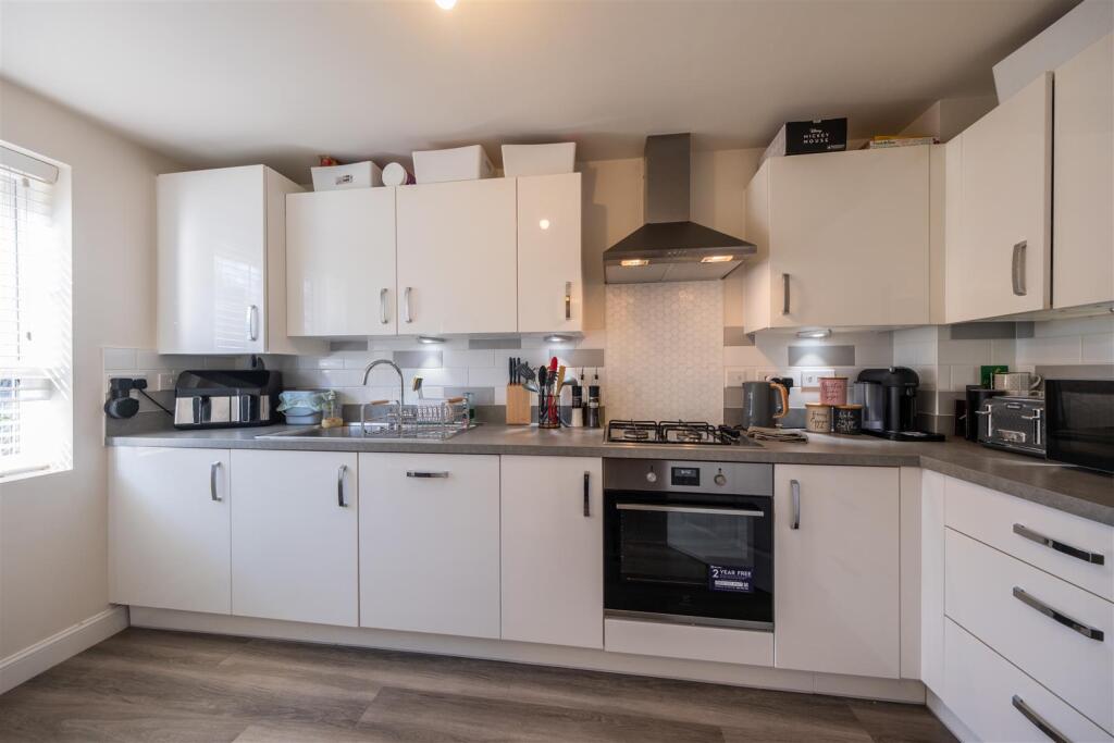 17 Dahlia Crescent-001.jpg