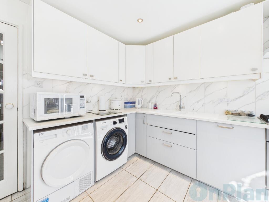 CAM04024G0-PR0021-STILL003