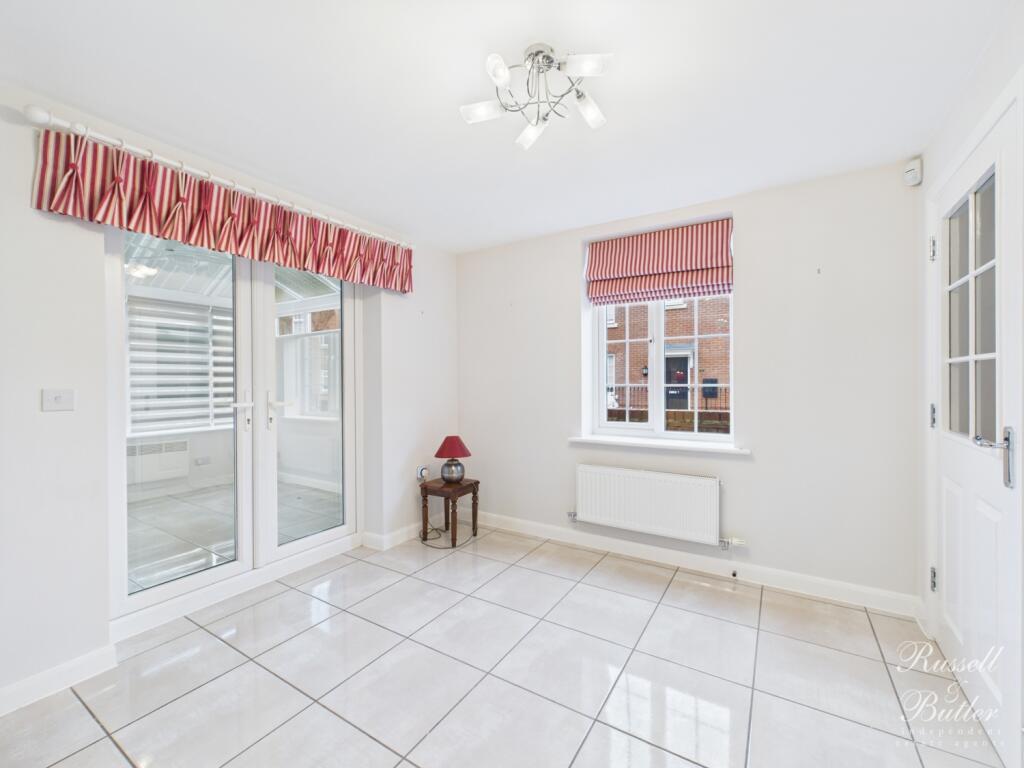 CAM02127G0-PR0366-STILL017