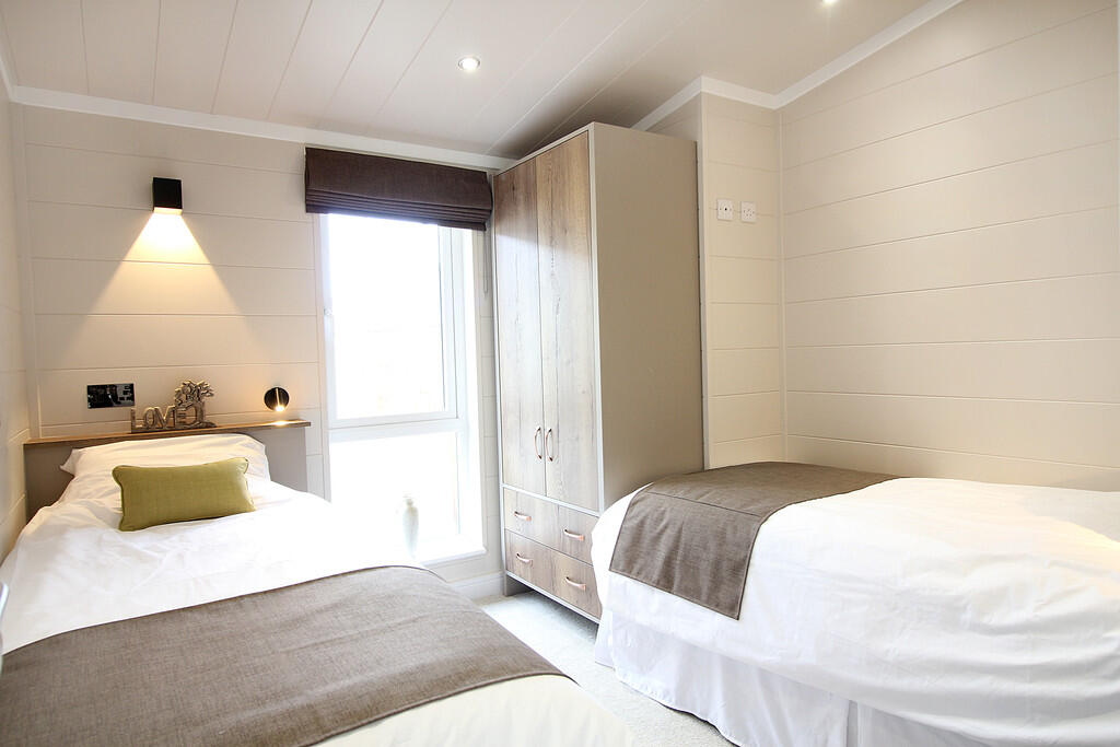 Omar Boutique Bed...