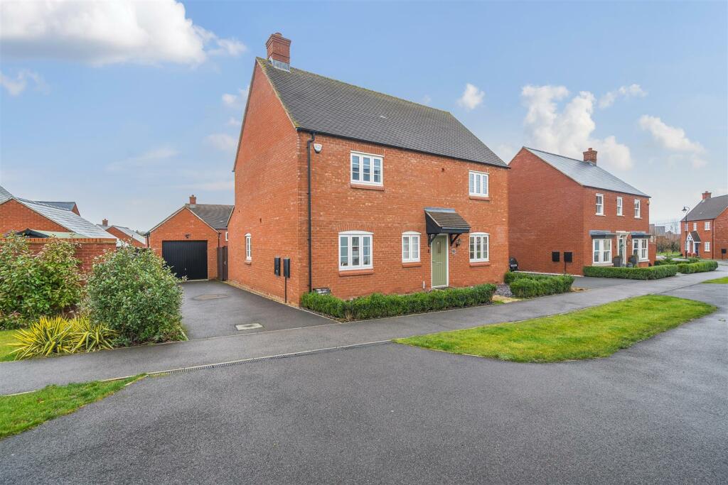 25 Cartmel Close, Towcester (12).jpg