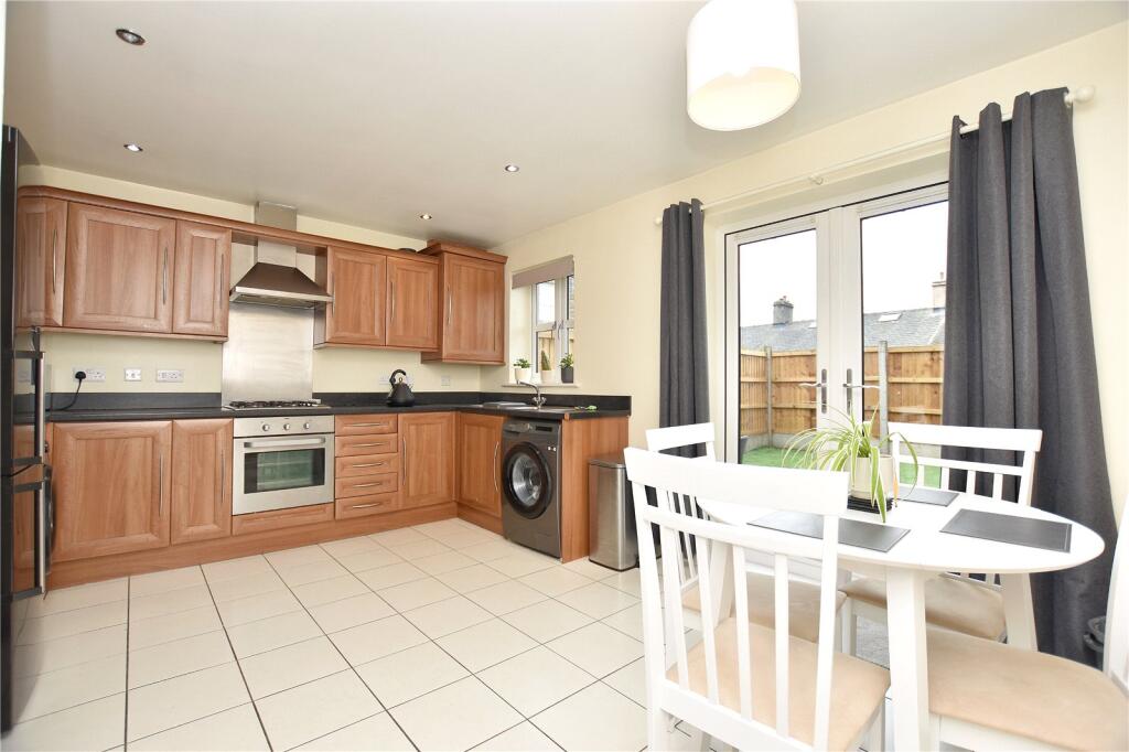 Kitchen / Dining Roo