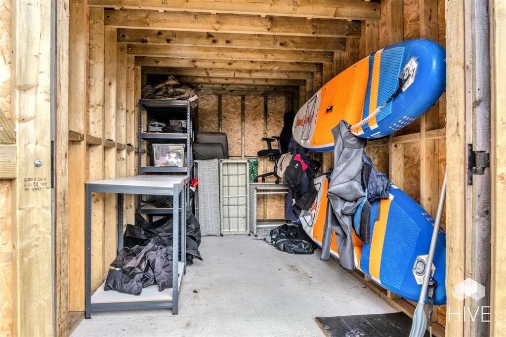 Private storage shed