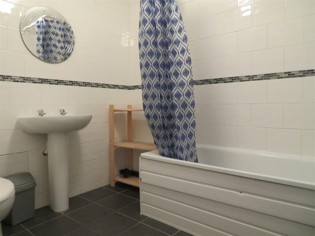 61 Sutherland Bath2.JPG