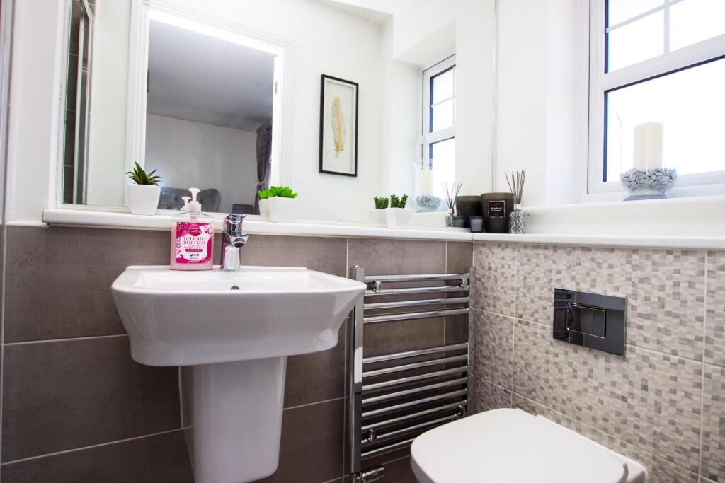 Inveraray Avenue (14).jpg