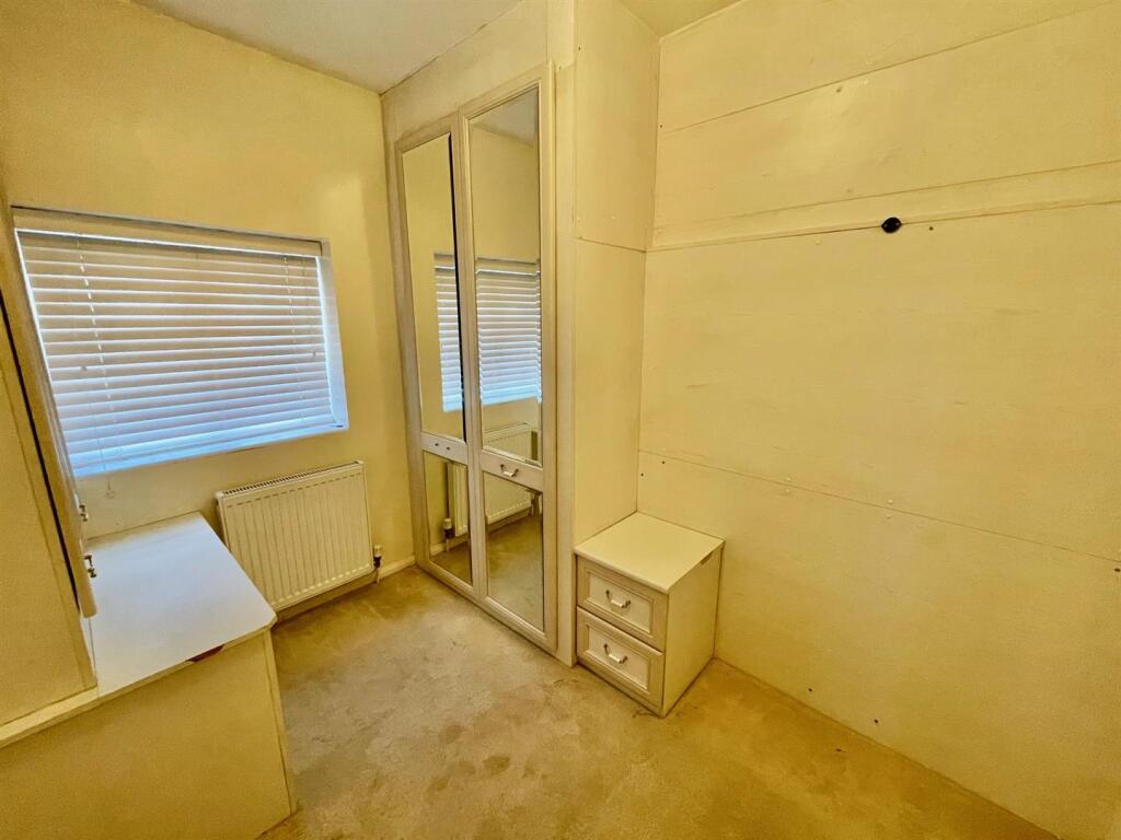 12 Kemble Close Bed 3.jpg