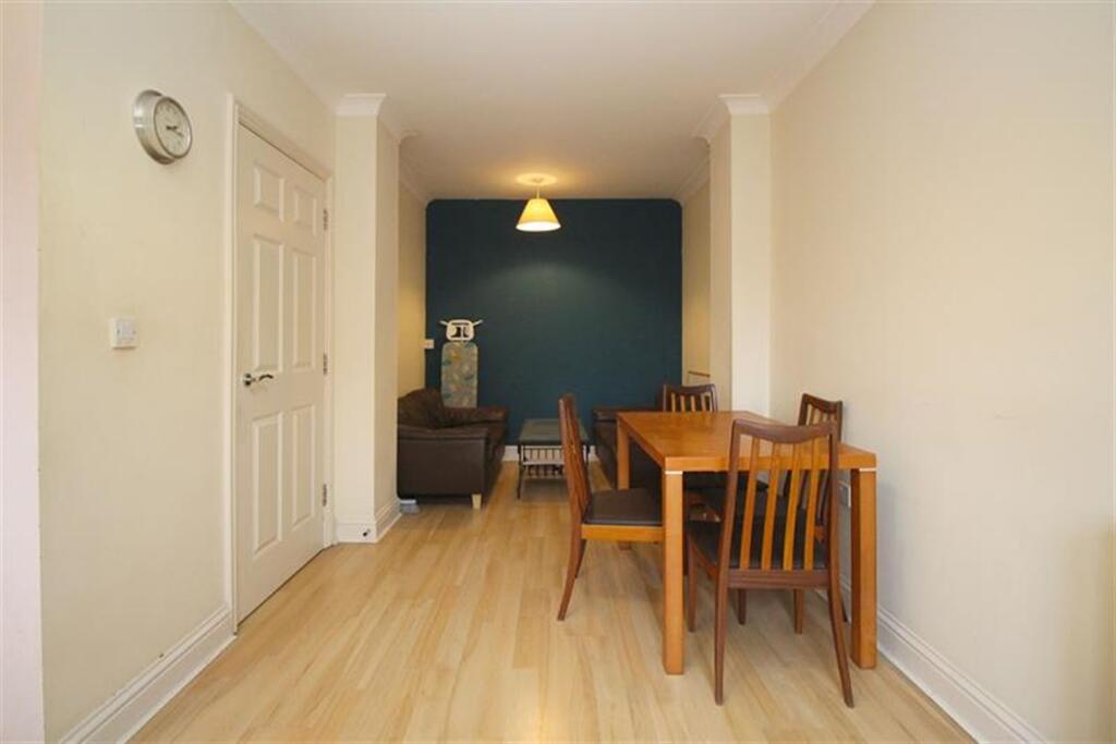 Kitchen / Lounge