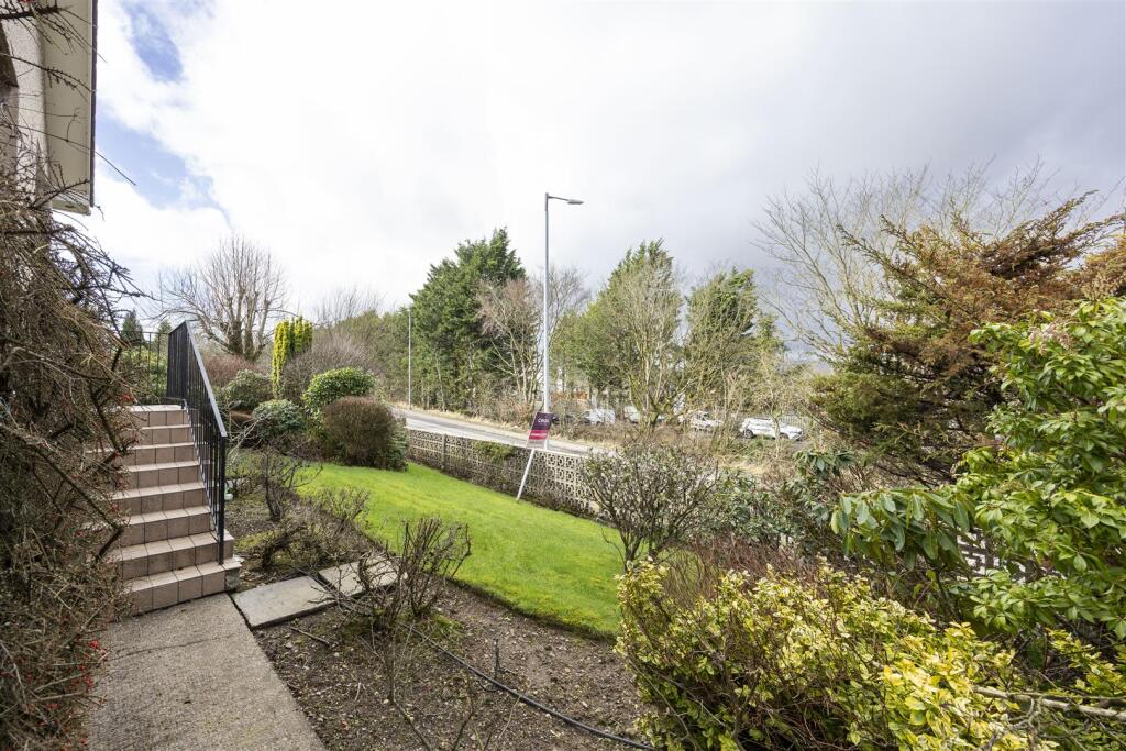 4_AILSA_DRIVE_KIRKINTILLOCH_005.JPG