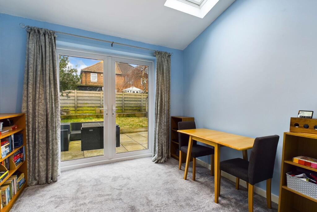 CAM03162G0-PR0207-STILL009