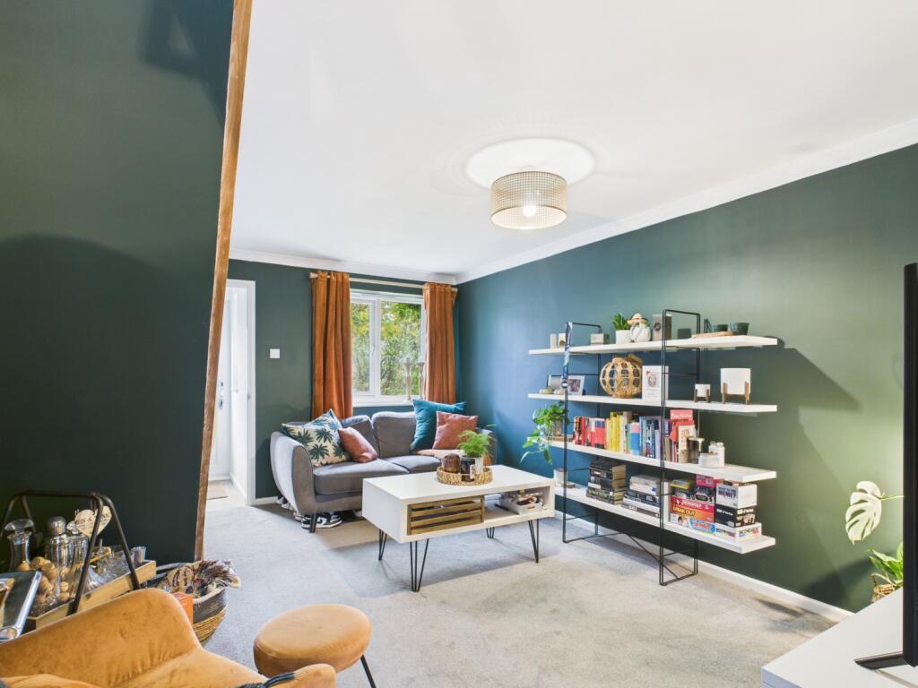 CAM01740G0-PR0461-STILL008