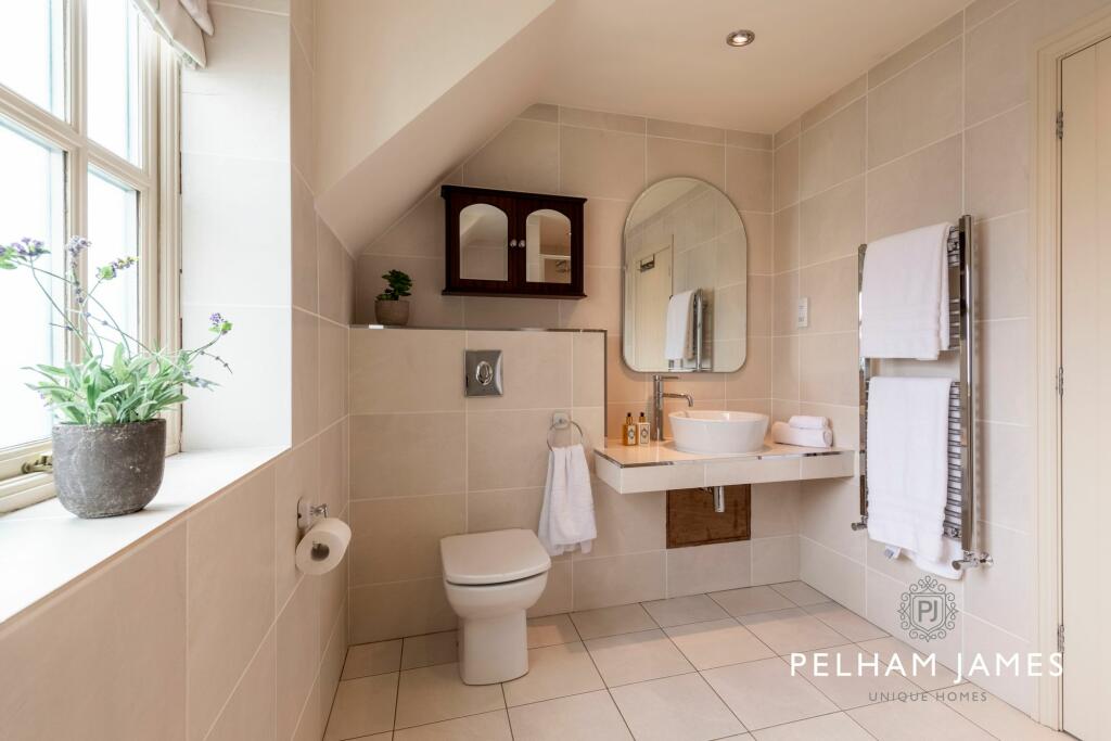 Principal En Suite, Corner House, Ketton