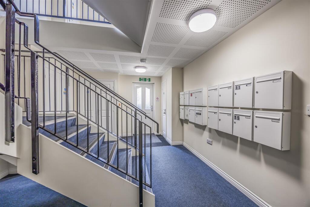 Flat 11, 2 East Shore Way, Baffins-PorticoMarketin