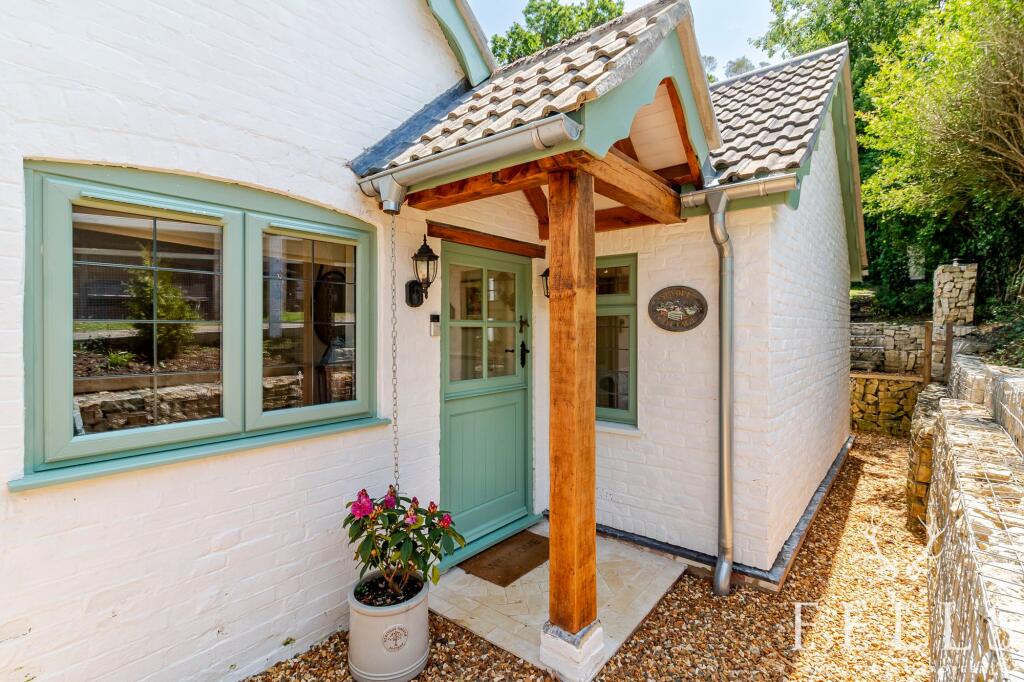 Lester Square, Burley, BH24